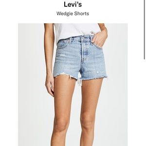 NWT Levi Wedgie Shorts 25